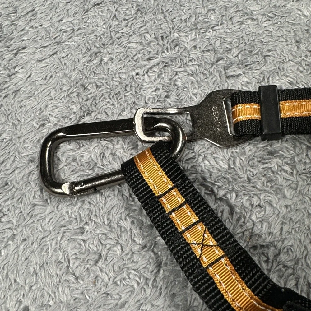 Kurgo Car Safety Tether for Dogs Connects Harness Directly to Seatbelt Buckle
